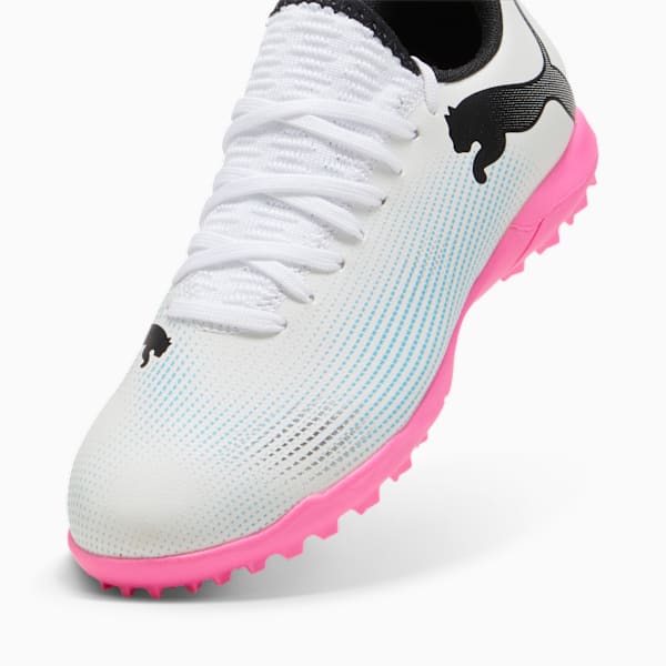 Tacos de fútbol juvenil FUTURE 7 PLAY TT, PUMA White-PUMA Black-Poison Pink, large-MEX