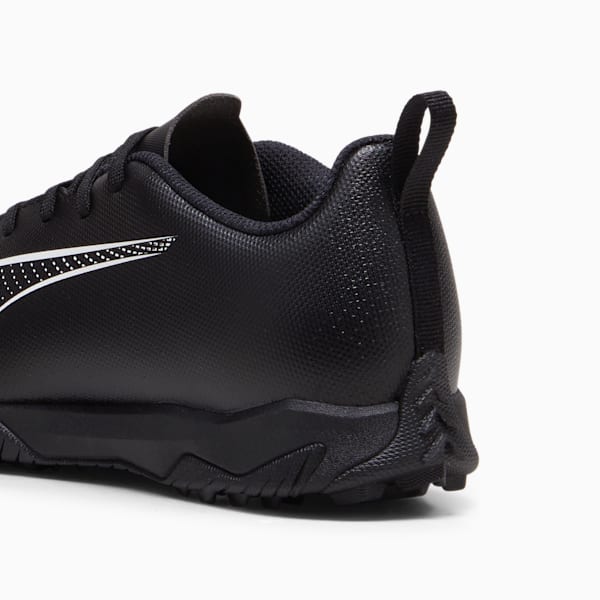 Tacos de fútbol ULTRA 5 PLAY TT juvenil, PUMA Black-PUMA White, large-MEX