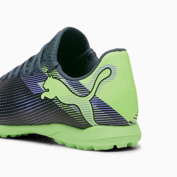 Tacos de fútbol FUTURE 7 PLAY TT juvenil, Gray Skies-Elektro Purple-Fizzy Apple-PUMA White, large-MEX