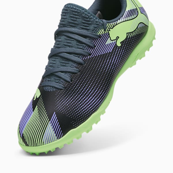 Tacos de fútbol FUTURE 7 PLAY TT juvenil, Gray Skies-Elektro Purple-Fizzy Apple-PUMA White, large-MEX