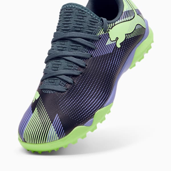 Tacos de fútbol adolescente FUTURE 7 PLAY TT, Gray Skies-Elektro Purple-Fizzy Apple-PUMA White, large-MEX