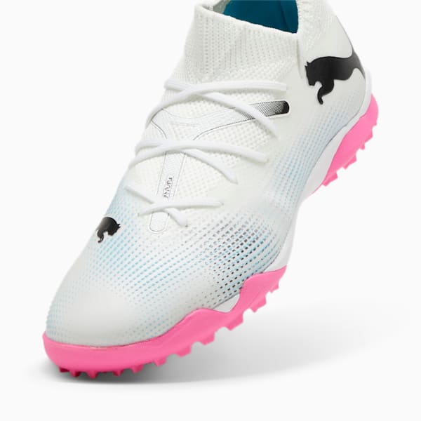 Botines de fútbol FUTURE 7 MATCH TT para mujer, PUMA White-PUMA Black-Poison Pink-Bright Aqua-Silver Mist, large-ARG