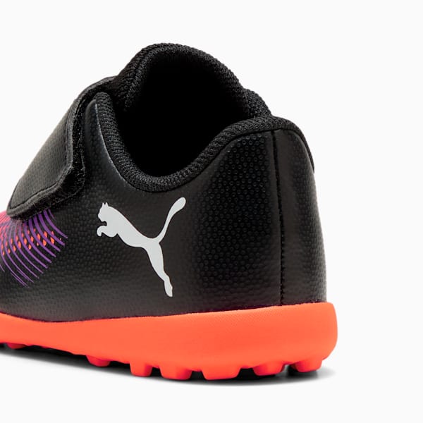 Tacos de fútbol niños FUTURE 8 PLAY TT V, PUMA Black-PUMA White-Glowing Red, large-MEX