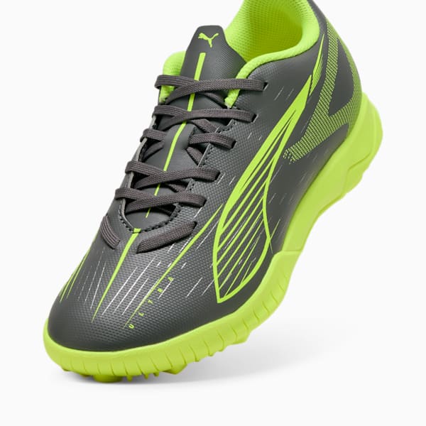 Botines de fútbol ULTRA 5 PLAY TT juvenil, Matte Aged Silver-Yellow Alert-Puma Aged Silver, large-ARG
