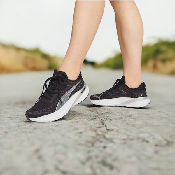 Zapatillas de running Magnify NITRO™ 2 para mujer, PUMA Black-PUMA White-PUMA Silver, large-ARG