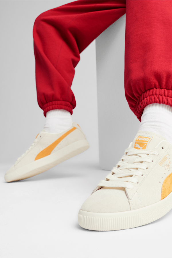 Clyde OG Sneakers, Frosted Ivory-Clementine, extralarge