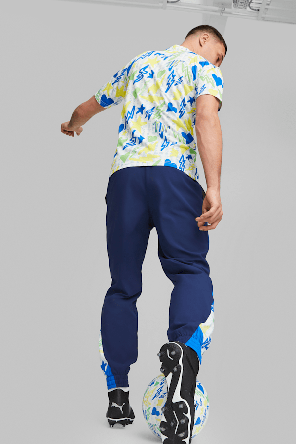 https://images.puma.com/image/upload/t_vertical_model,w_600/global/658507/01/mod05/fnd/PNA/fmt/png/Neymar-Jr-Men's-Soccer-Pants