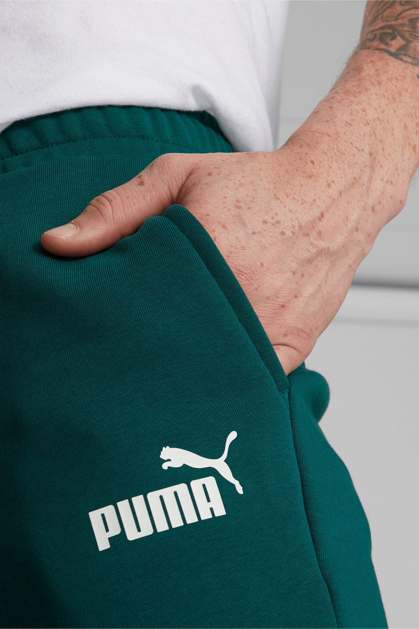 Essential Logo Men's Sweatpants | PUMA