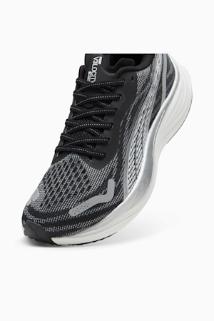 Black and white on sale puma running shoes